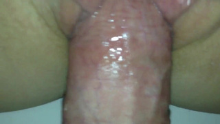 Нарезка видео, где девушек трахают в мокрые киски крупным планом