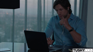 Рыжая деваха отлично поеблась в тугое очко